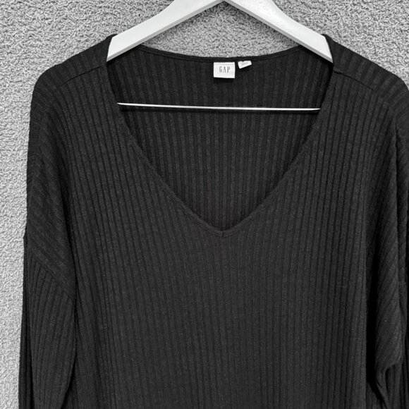 GAP Relaxed Ribbed V-Neck Long Sleeve T-Shirt - Picture 1 of 8